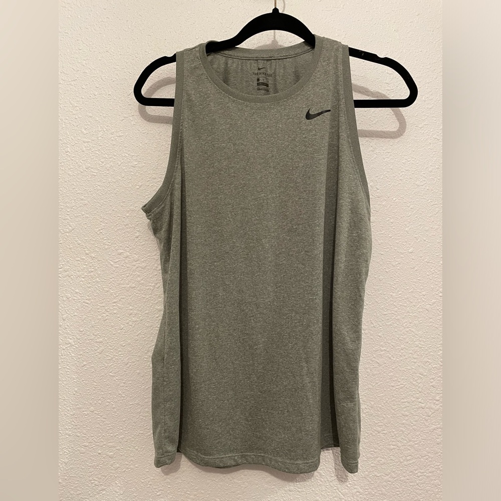 Women's Nike Plus Dri-Fit Polyester Gray logo Sleeveless Shirt Size Large